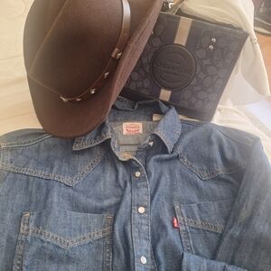 Coach feild 22 tote & levi denim pear snap